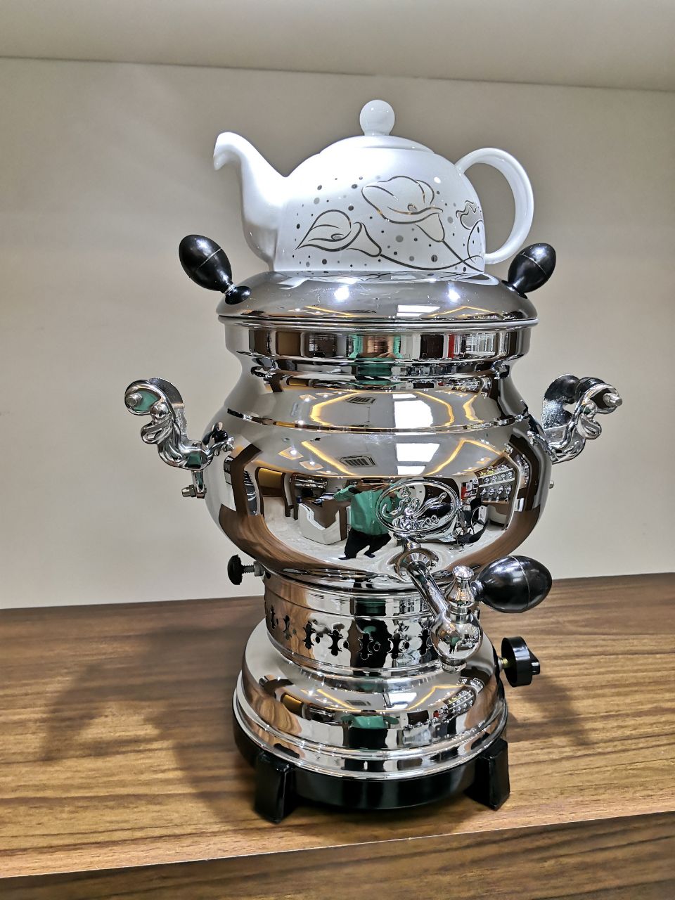 تصویر سماور گازی 6 لیتری هانا ساذه سروش sorosh